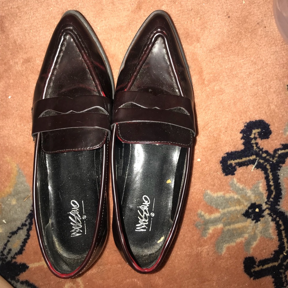 size 6 pointed penny loafers in burgundy/maroon